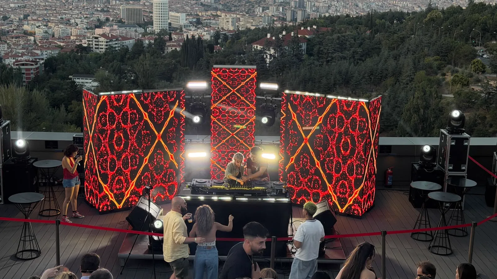 The whole stage from the back of the terrace, the city fading behind it